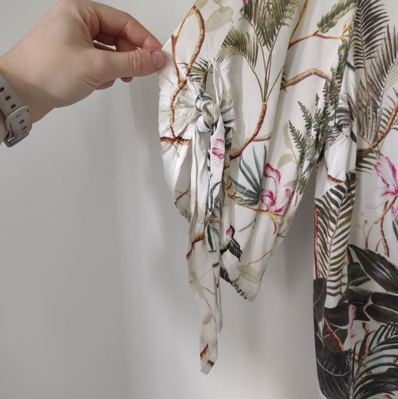 H&M tropical print blouse, short sleeved -   Size 6 - Picture 5 of 9